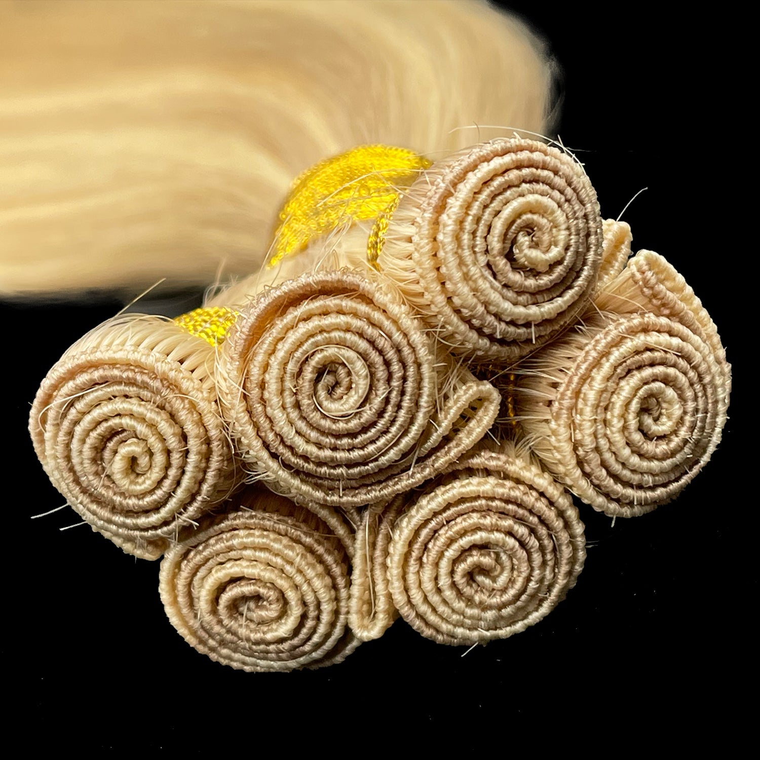 Pelo de trama atado a mano